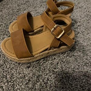 Toddler girl shoe size 9